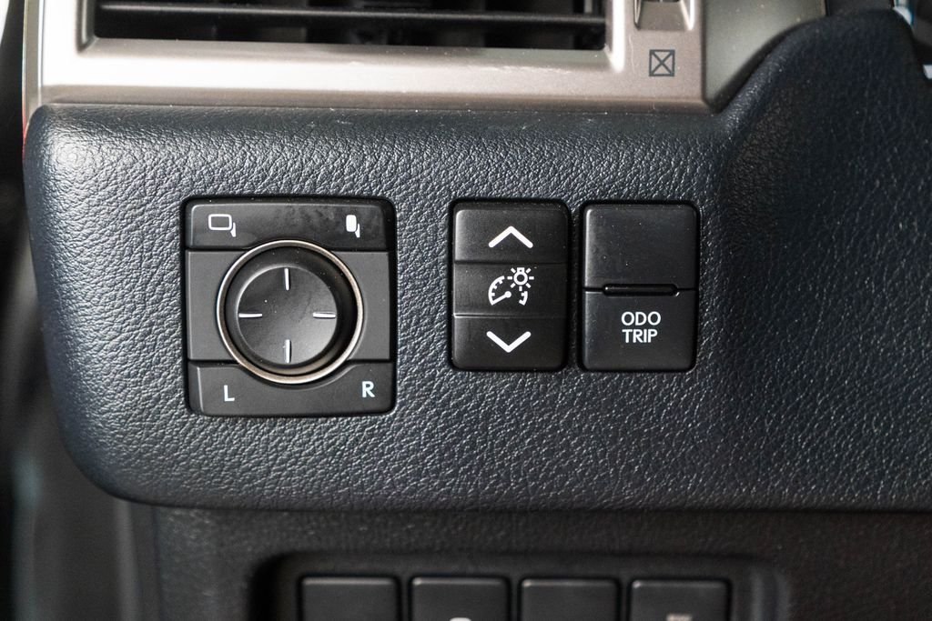Used 2022 Black Lexus 460 image 23