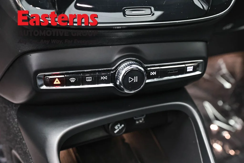 Used 2020 Blue Volvo R-Design image 19