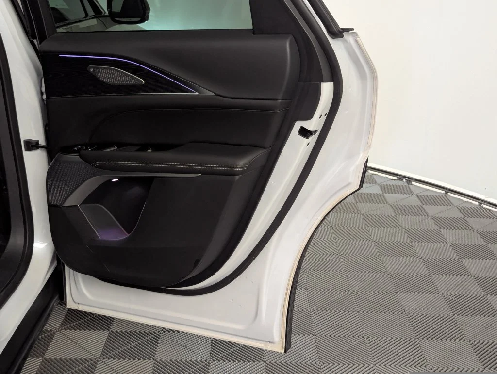 Used 2025 White Cadillac Luxury image 36
