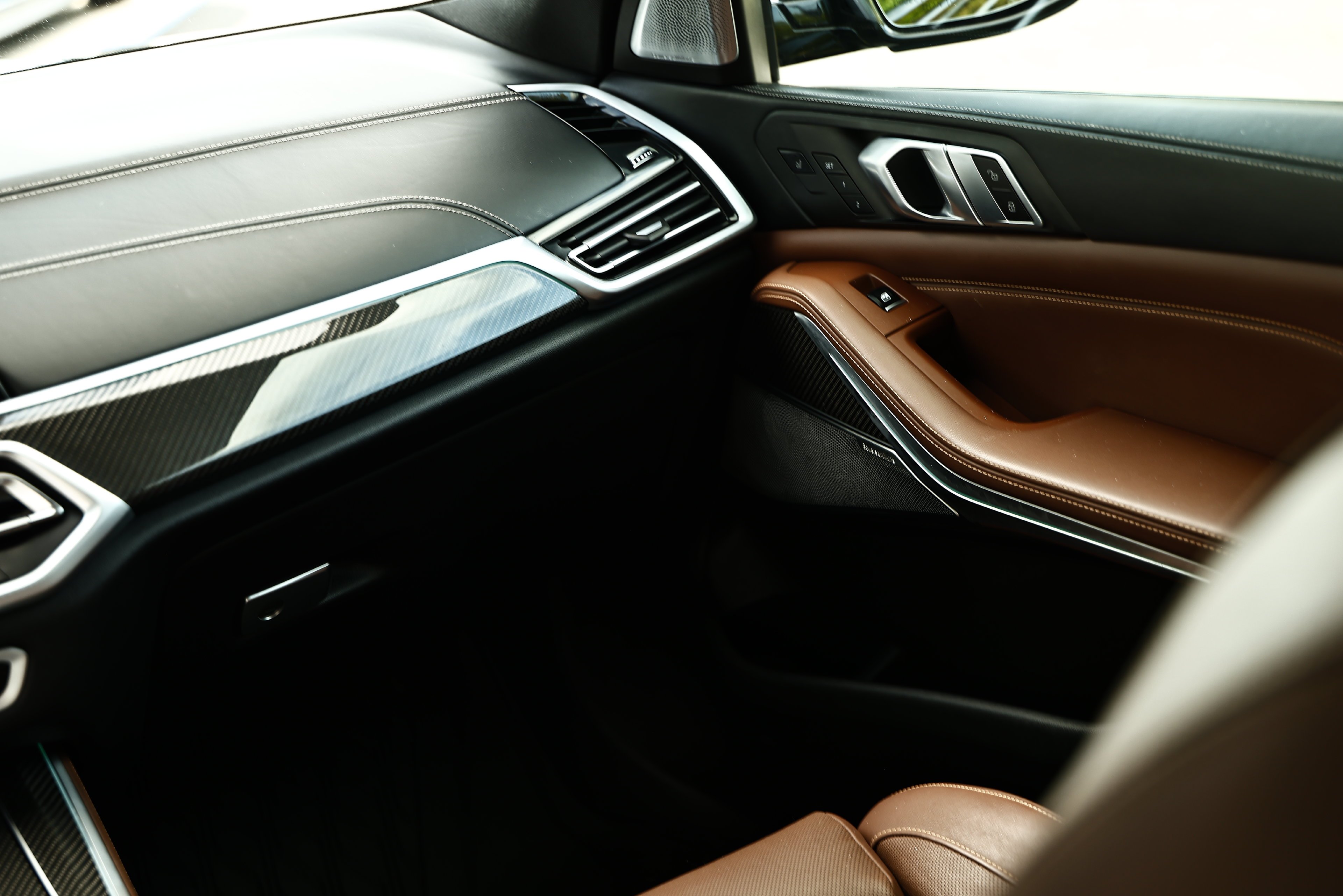 Used 2023 Black Sapphire Metallic BMW M50i image 29