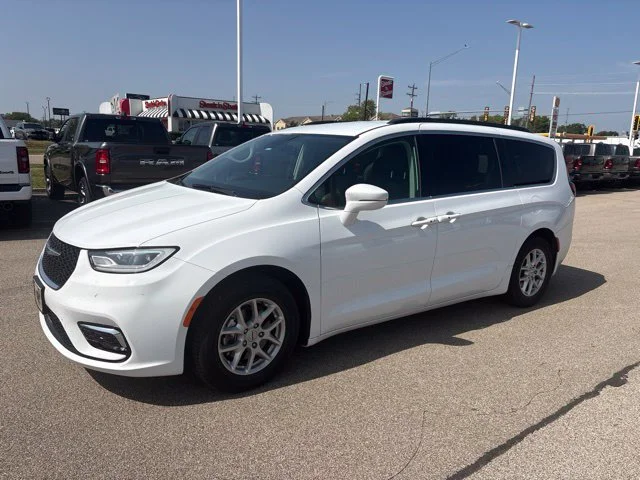 Used 2022 White Chrysler Touring L image 1