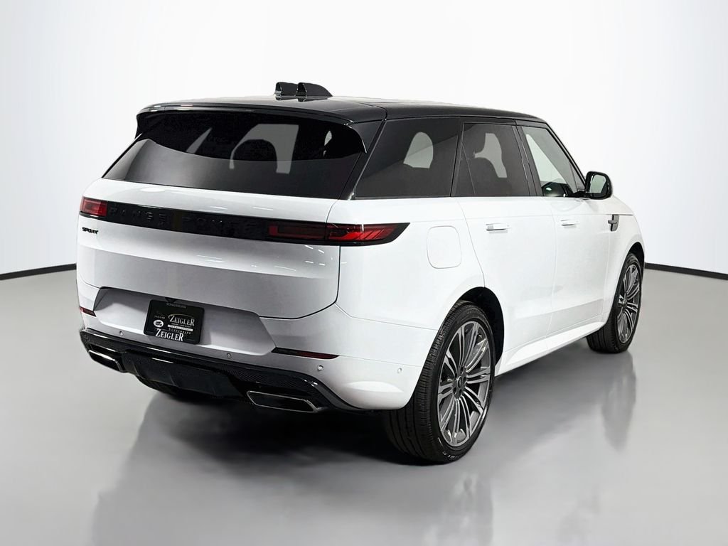 Used 2025 White Land Rover Dynamic SE image 5
