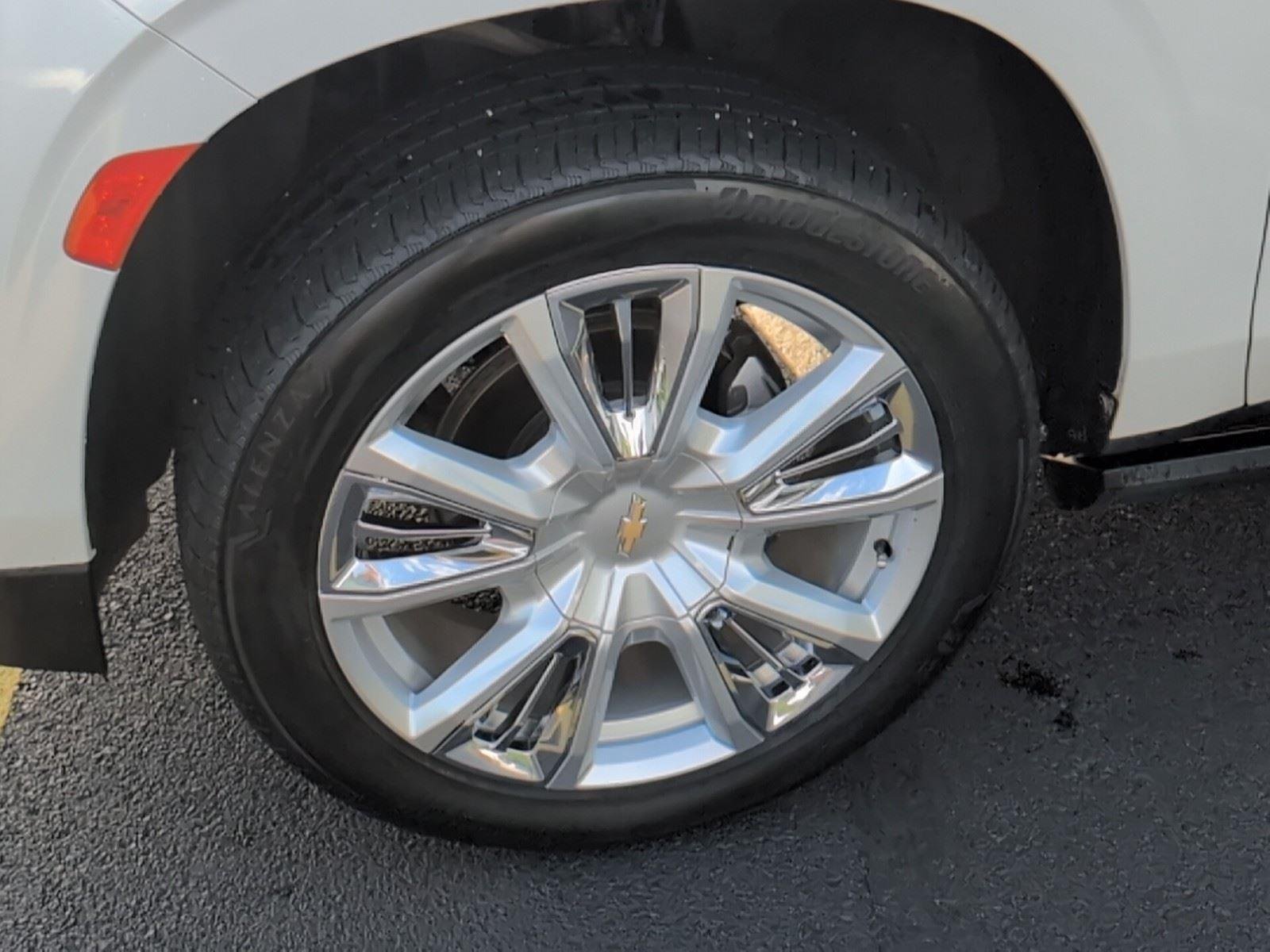 Used 2021 IRIDESCENT PEARL TRICOAT Chevrolet High Country image 11