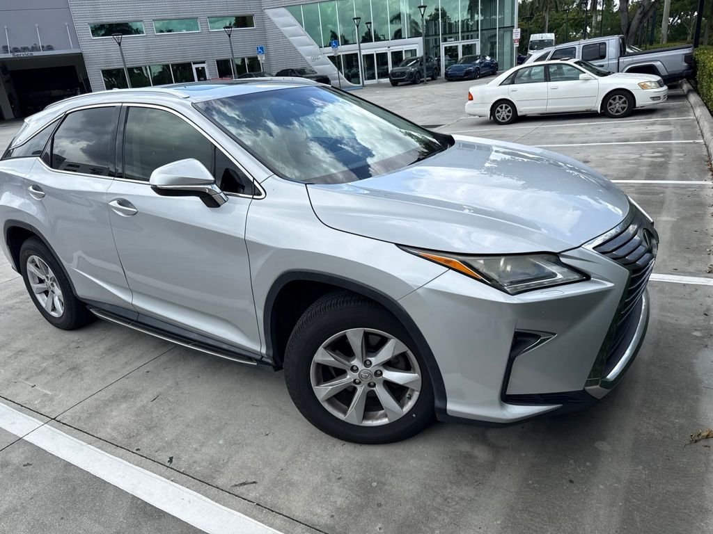 Used 2017  Lexus  image 8