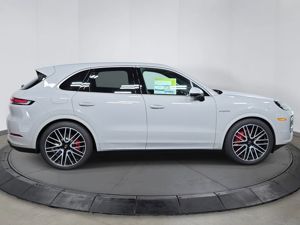 2025 Porsche Cayenne Turbo E-Hybrid - Photo 8