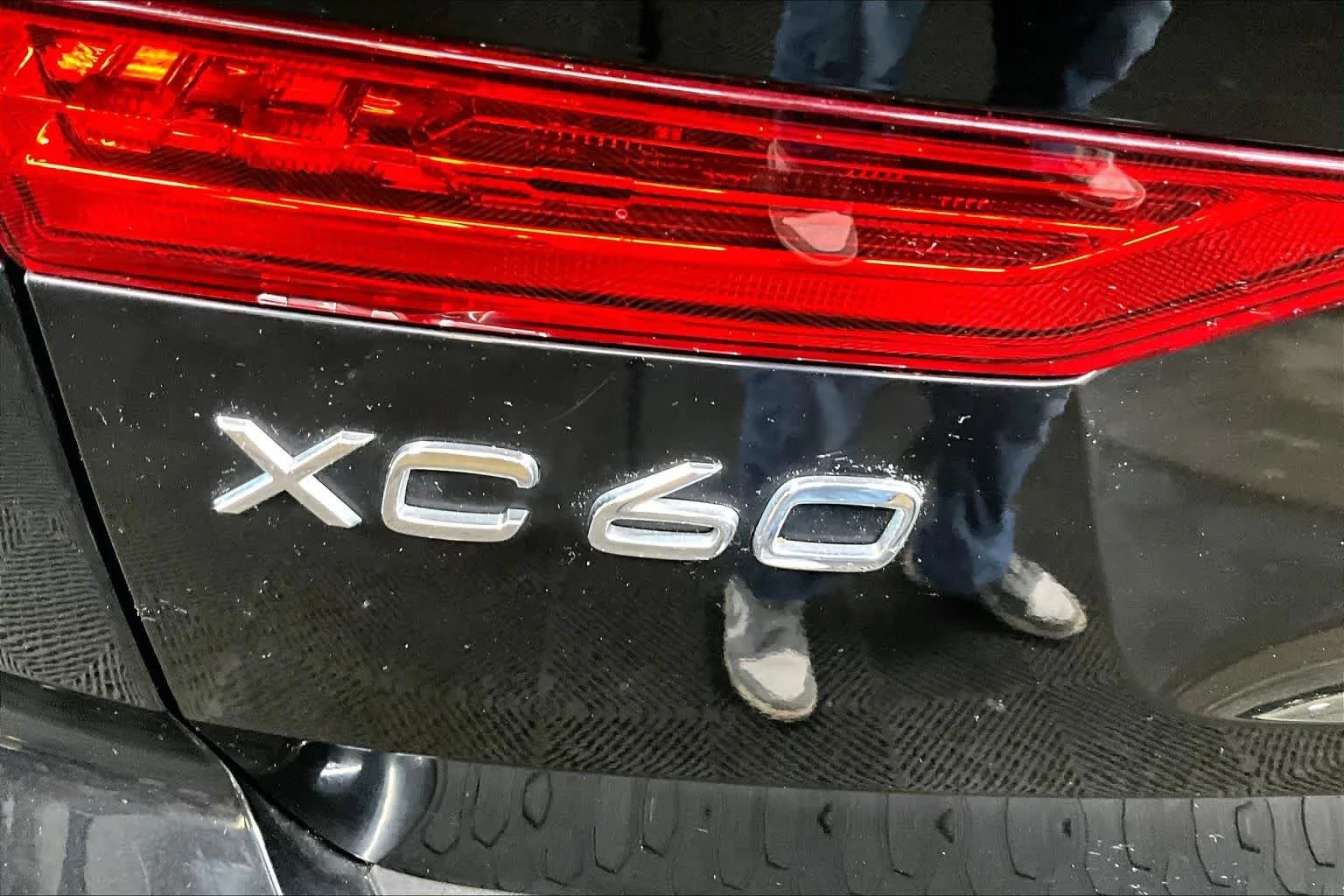 Certified Used 2019 Onyx Black Metallic Volvo Momentum image 10