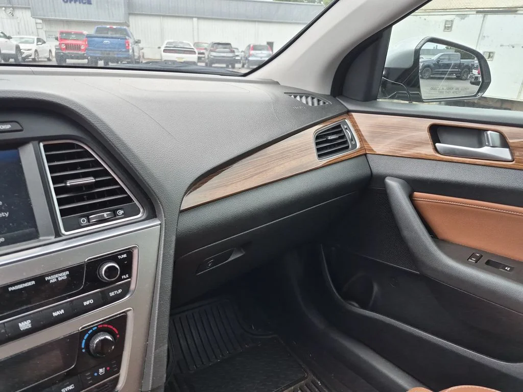 Used 2015 Shale Gray Metallic Hyundai Limited image 18