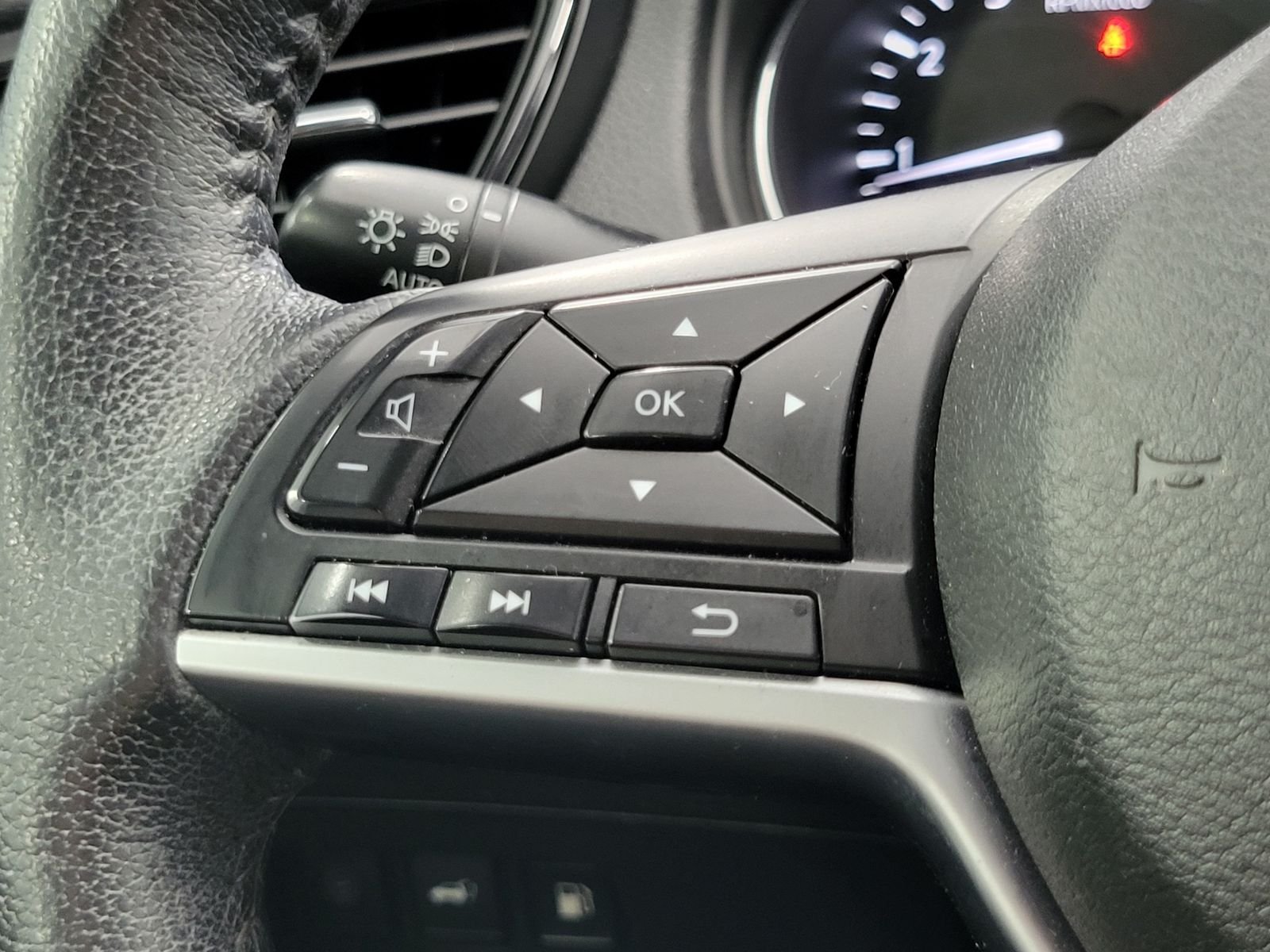 Used 2019 White Nissan SV image 15