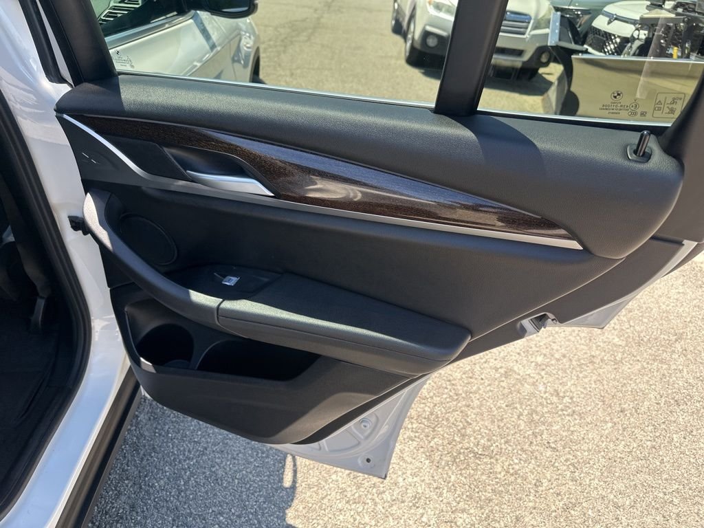 Used 2023 White BMW xDrive30i image 34