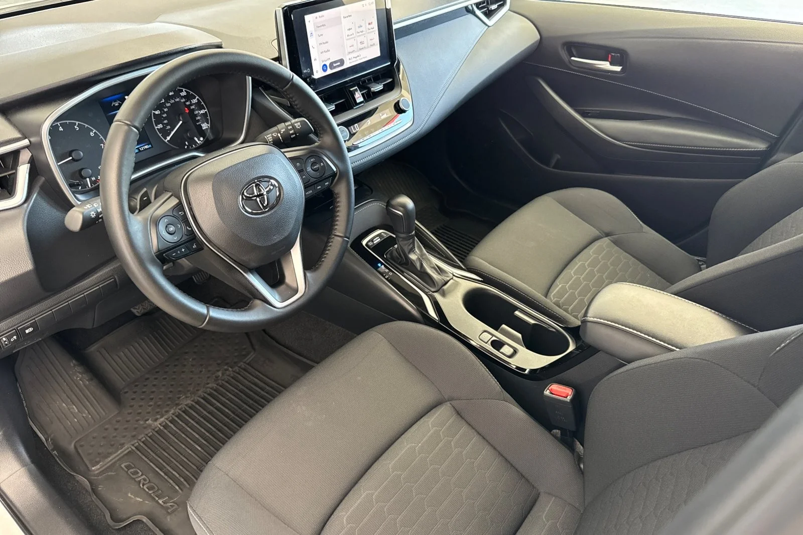 Certified Used 2025 Ice Cap Toyota SE image 9