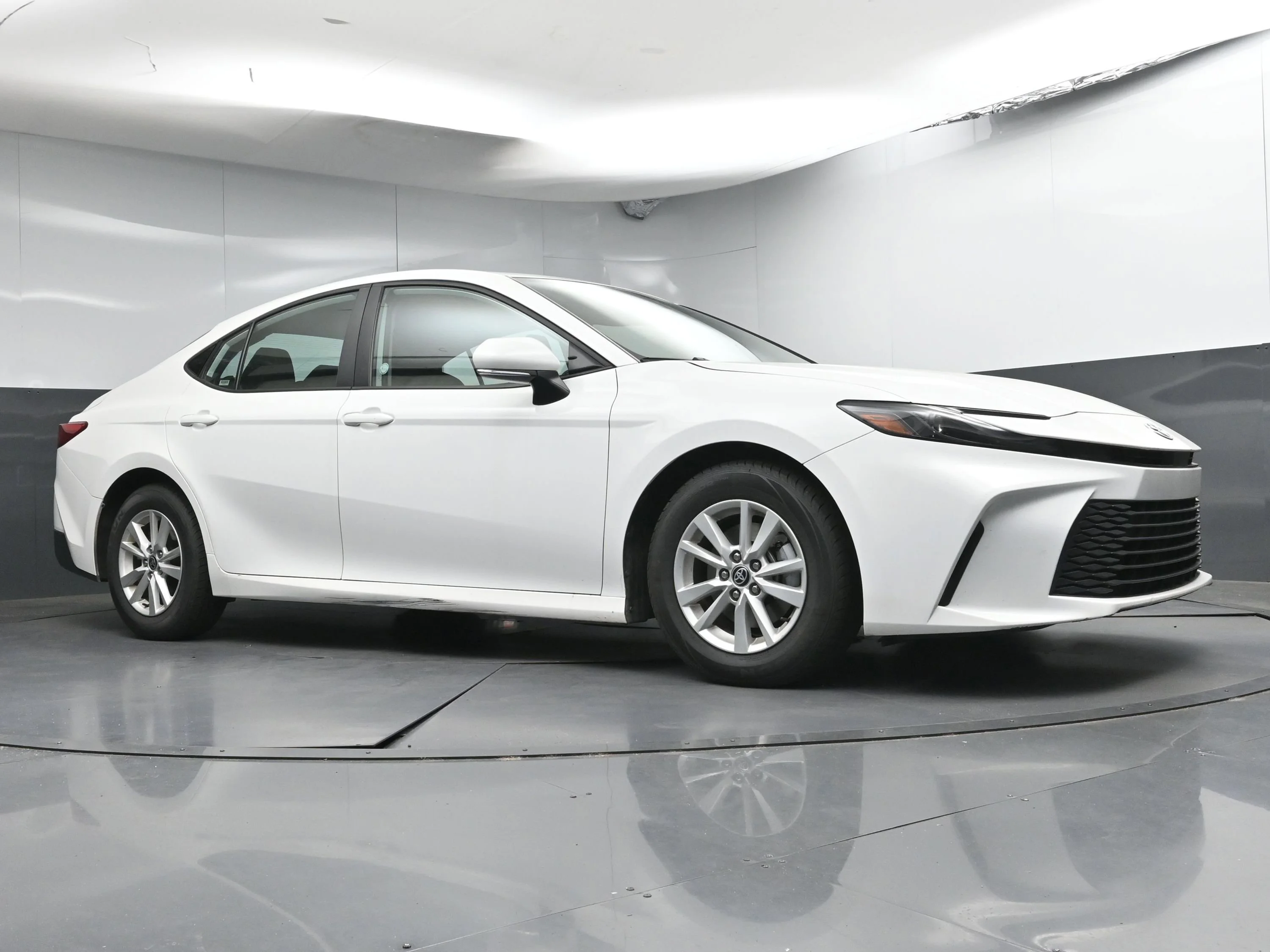 Used 2025 Ice Toyota LE image 22
