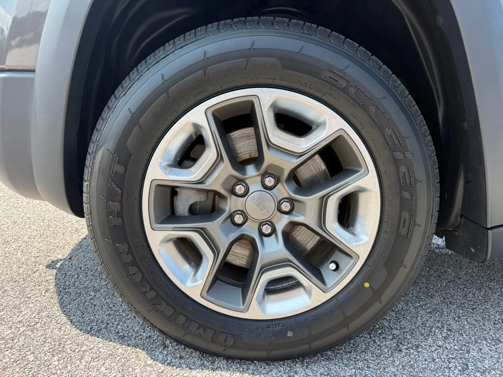 Used 2019 Gray Jeep Trailhawk image 24