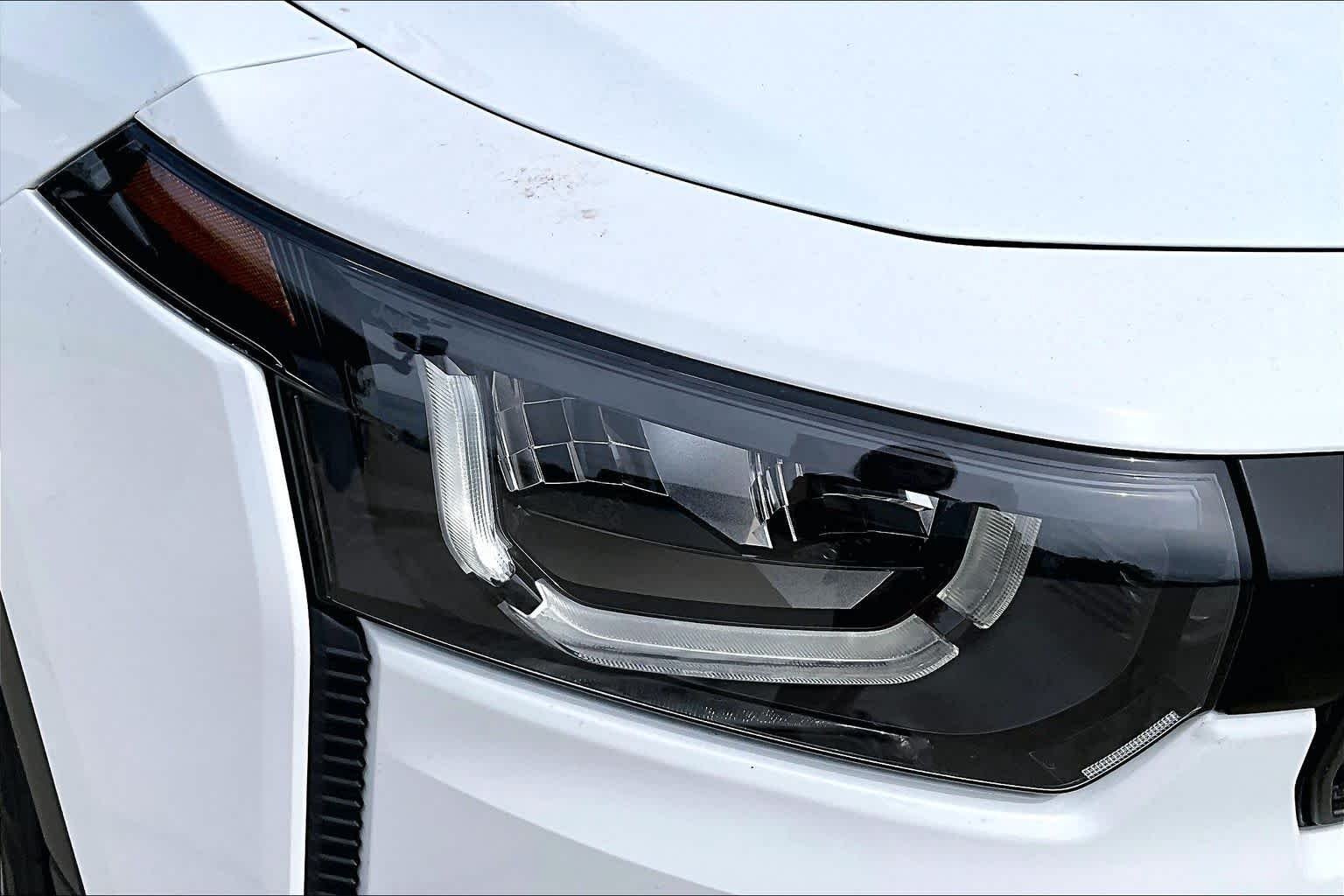 New 2026 Bright White Clear-Coat Exterior Paint Jeep Limited image 14