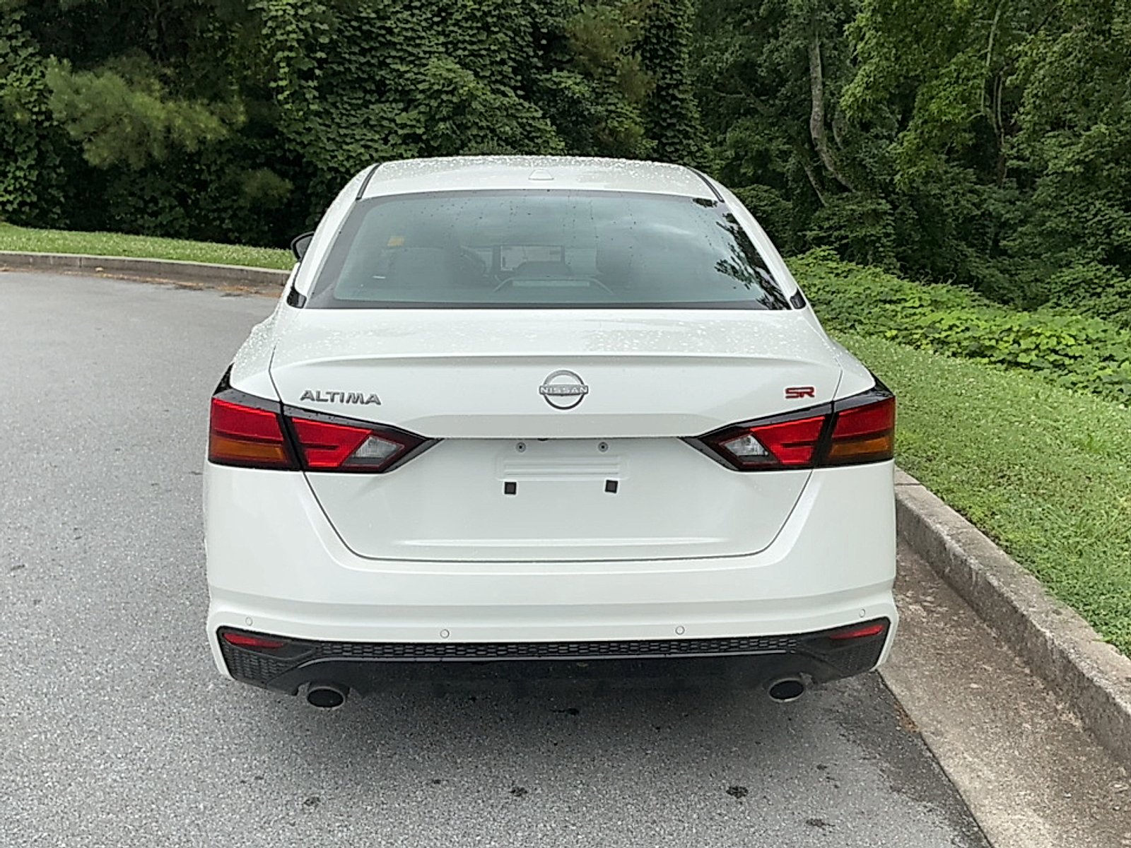 Used 2024 Pearl White Tricoat Nissan SR FWD image 16