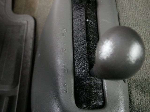 Used 2003 Pewter Metallic GMC  image 24