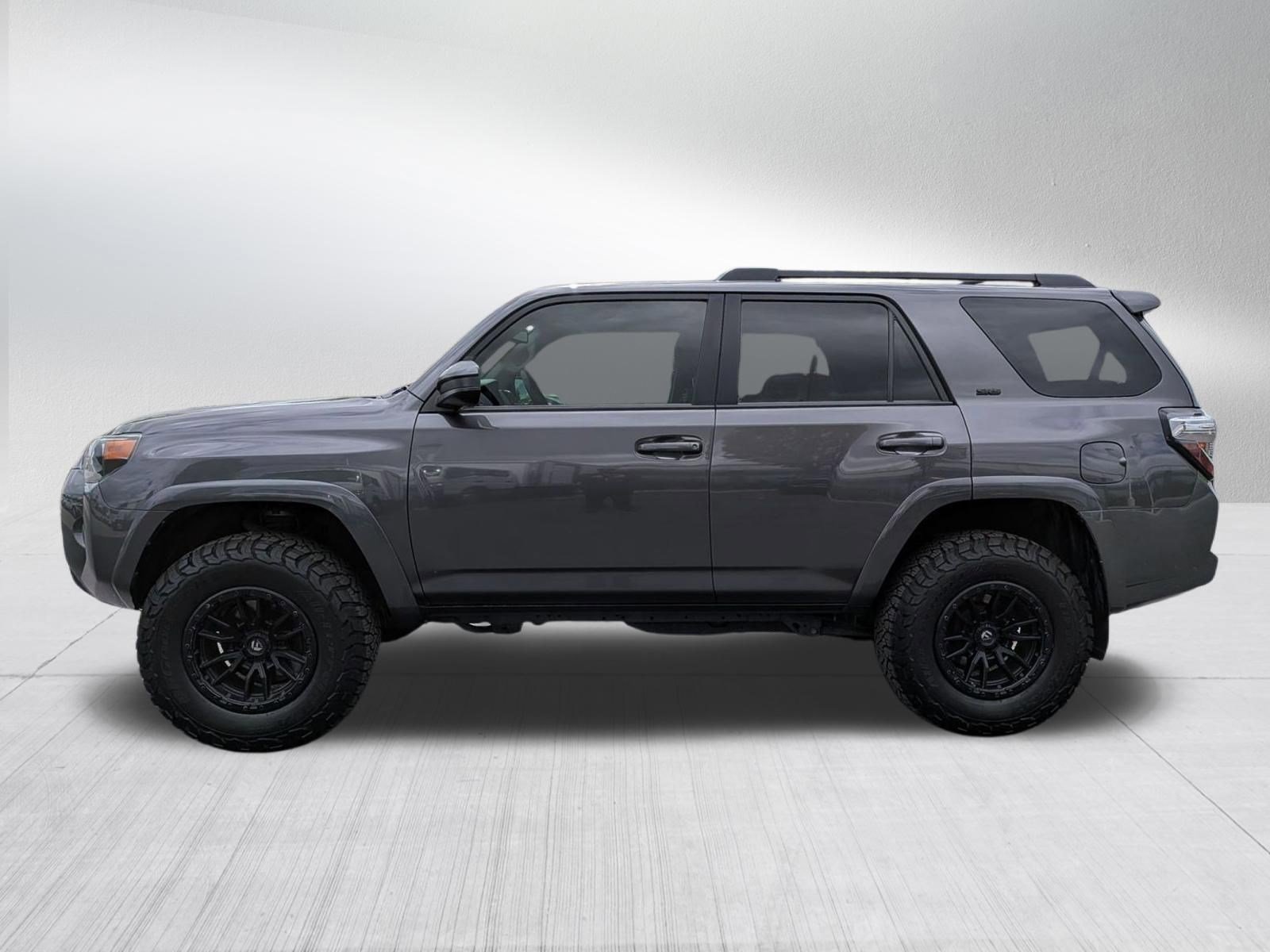 2020 Toyota 4Runner SR5 - Photo 2