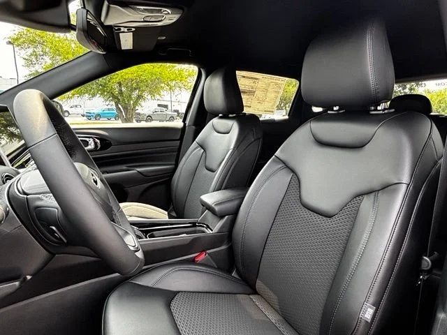 New 2026 Black Jeep Latitude image 9