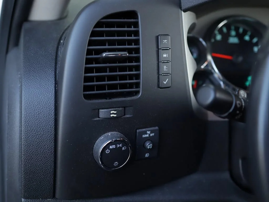 Used 2010 SUMMIT WHITE Chevrolet LT image 10