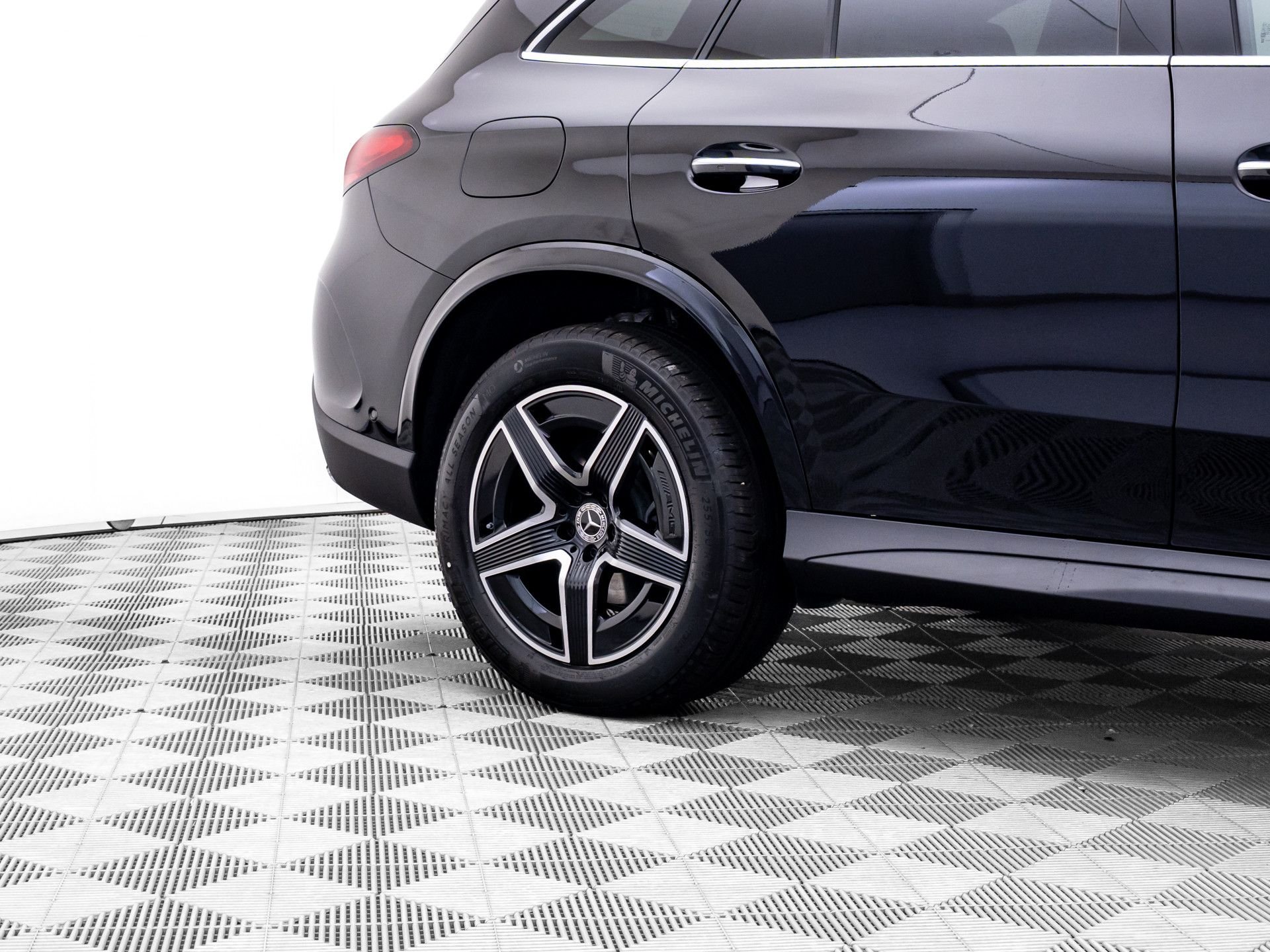 New 2026 Black Mercedes-Benz GLC 300 image 33