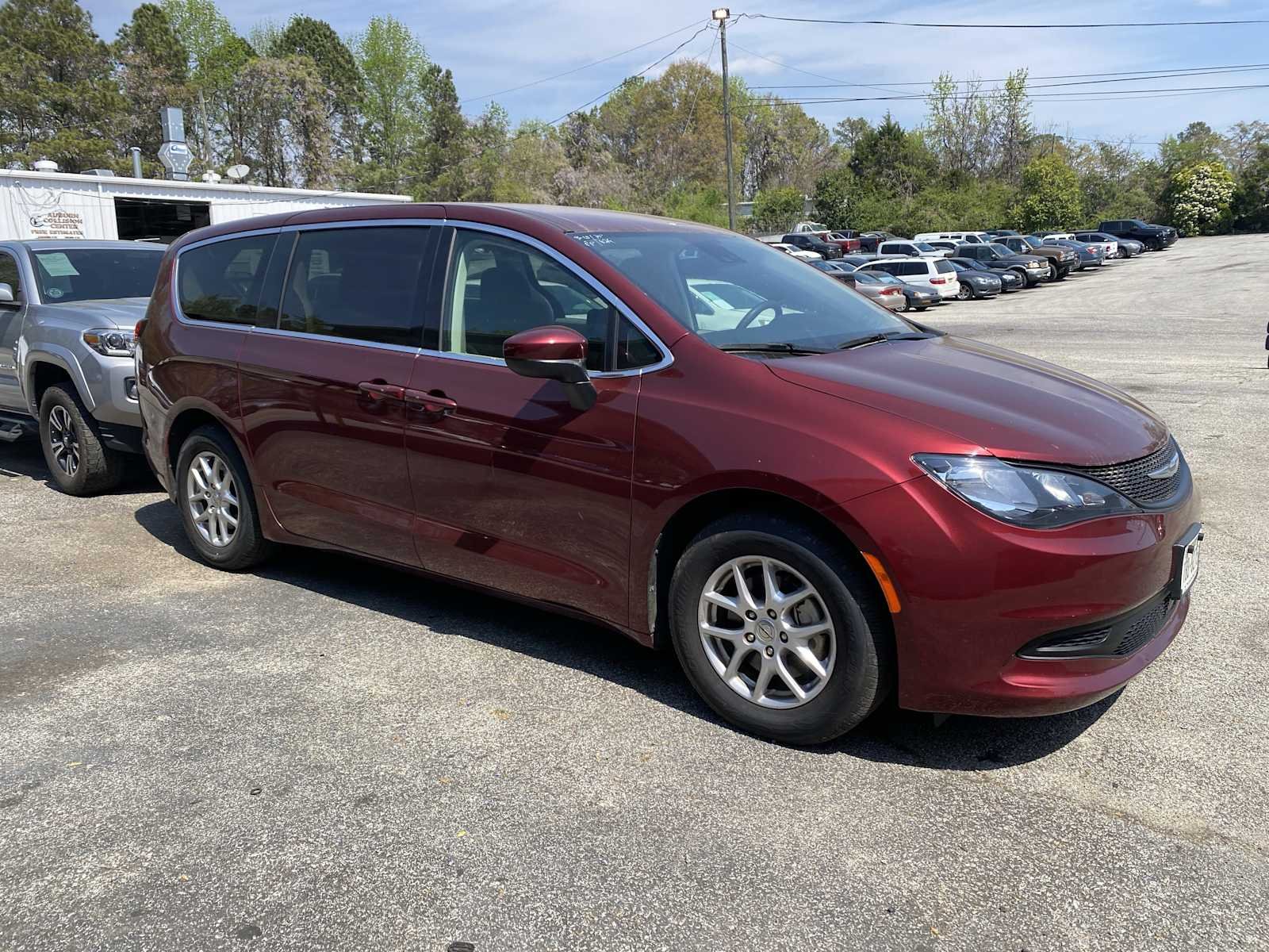 2023 Chrysler Voyager LX