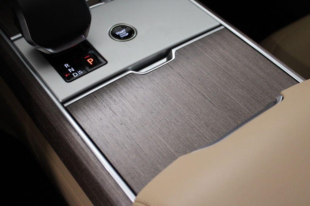 New 2026 Fuji White Land Rover SE image 31