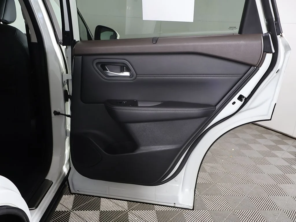 Used 2023 White Nissan SL image 26