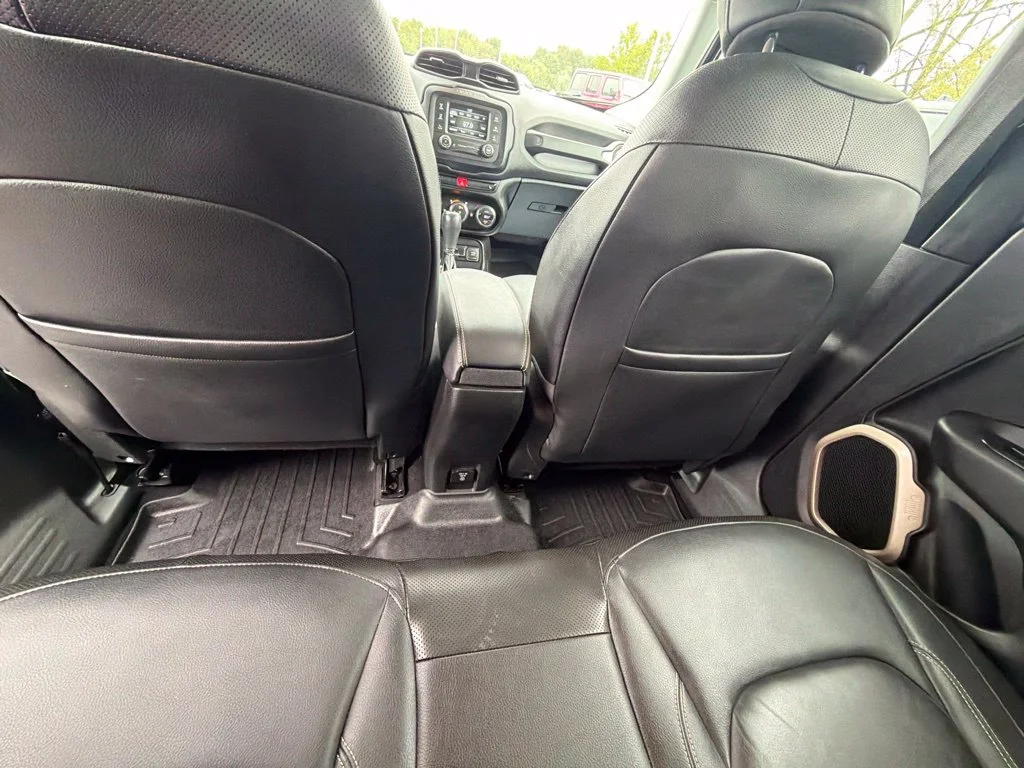 Used 2015 Black Jeep Limited image 31
