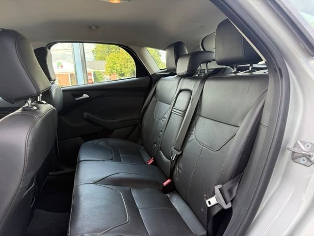 Used 2015 Silver Ford SE image 9