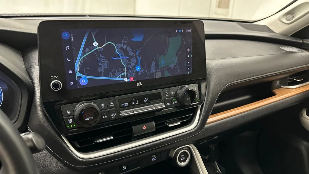 Certified Used 2025  Toyota Limited image 14