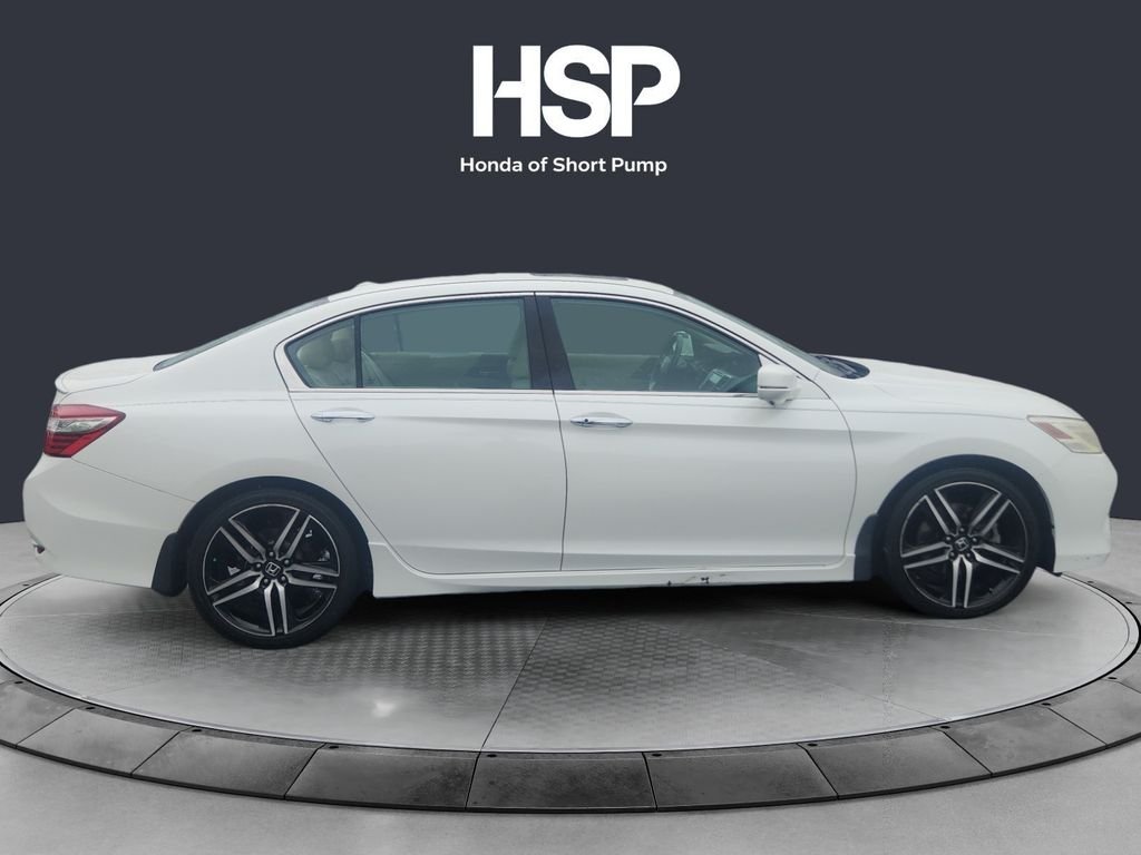 Used 2017 White Orchid Pearl Honda Touring image 6
