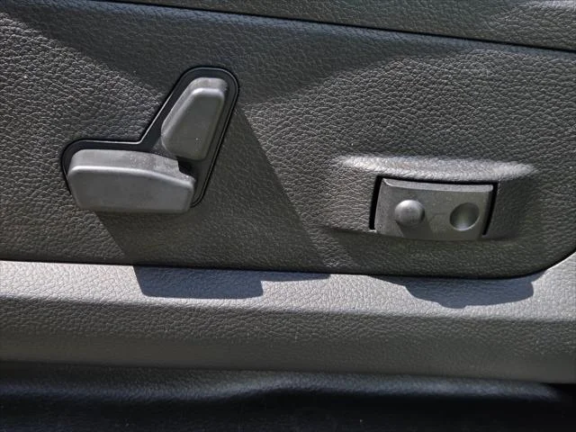 New 2026 Granite Crystal Metallic Clear-Coat Exterior Paint RAM Laramie image 19