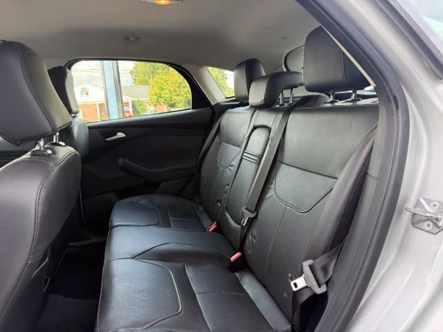 Used 2015 Silver Ford SE image 9
