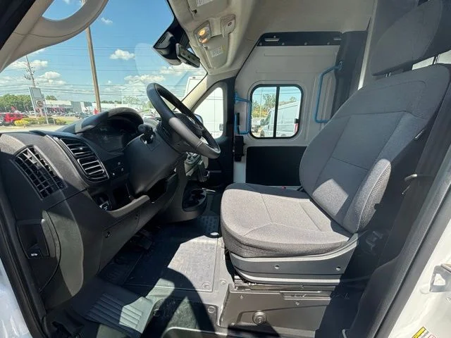 New 2025 Bright White Clear-Coat Exterior Paint RAM STEP VAN SHR image 11