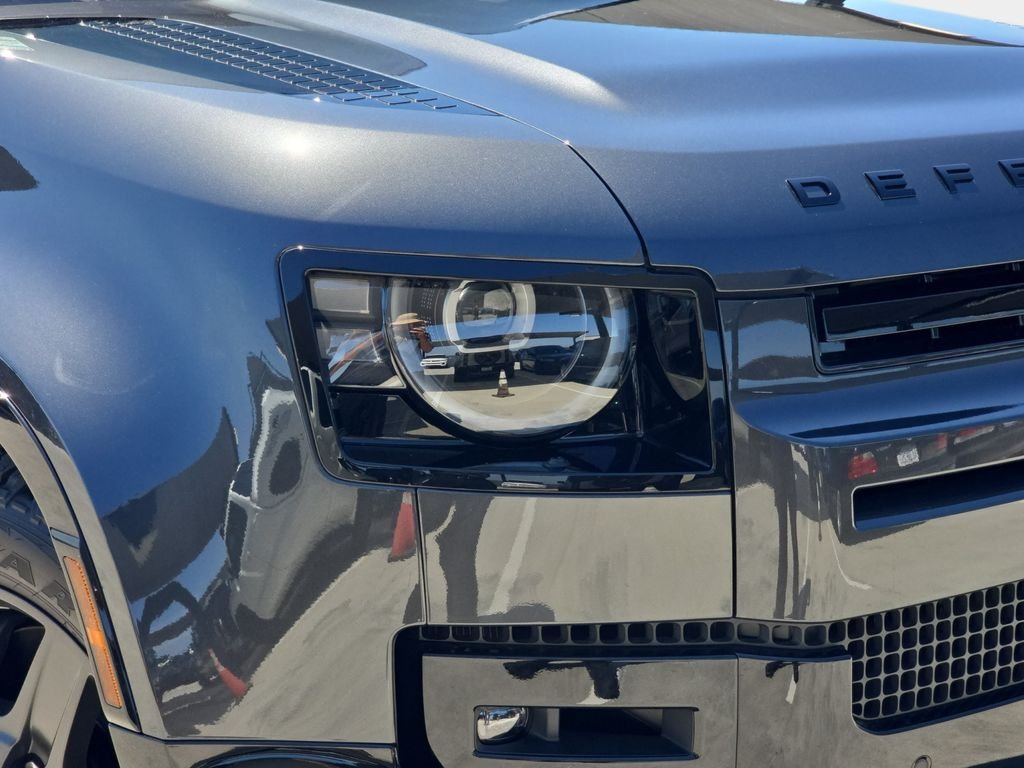 New 2026 Carpathian Grey Land Rover X-Dynamic SE image 32