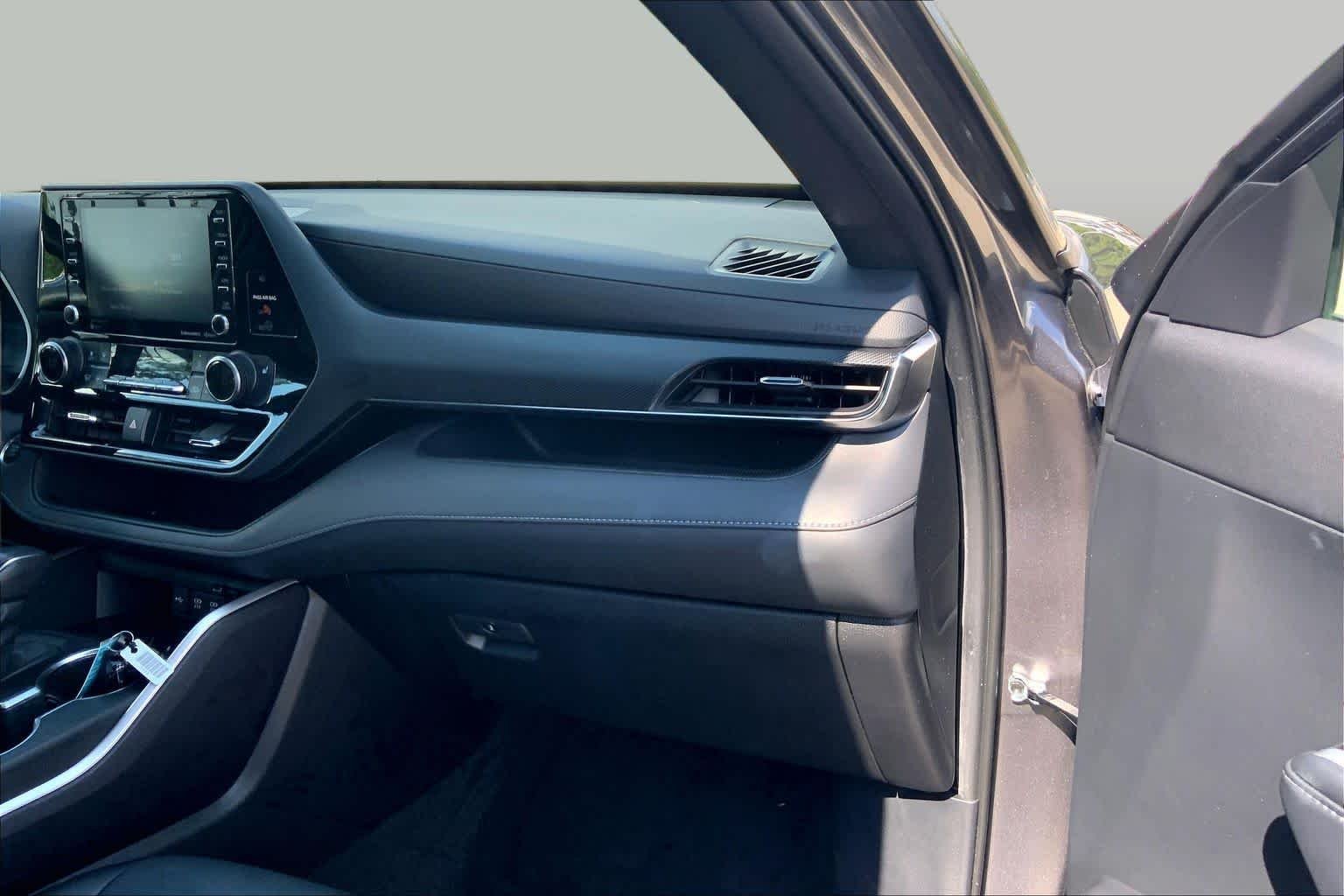Used 2021 Magnetic Gray Metallic Toyota XSE image 17