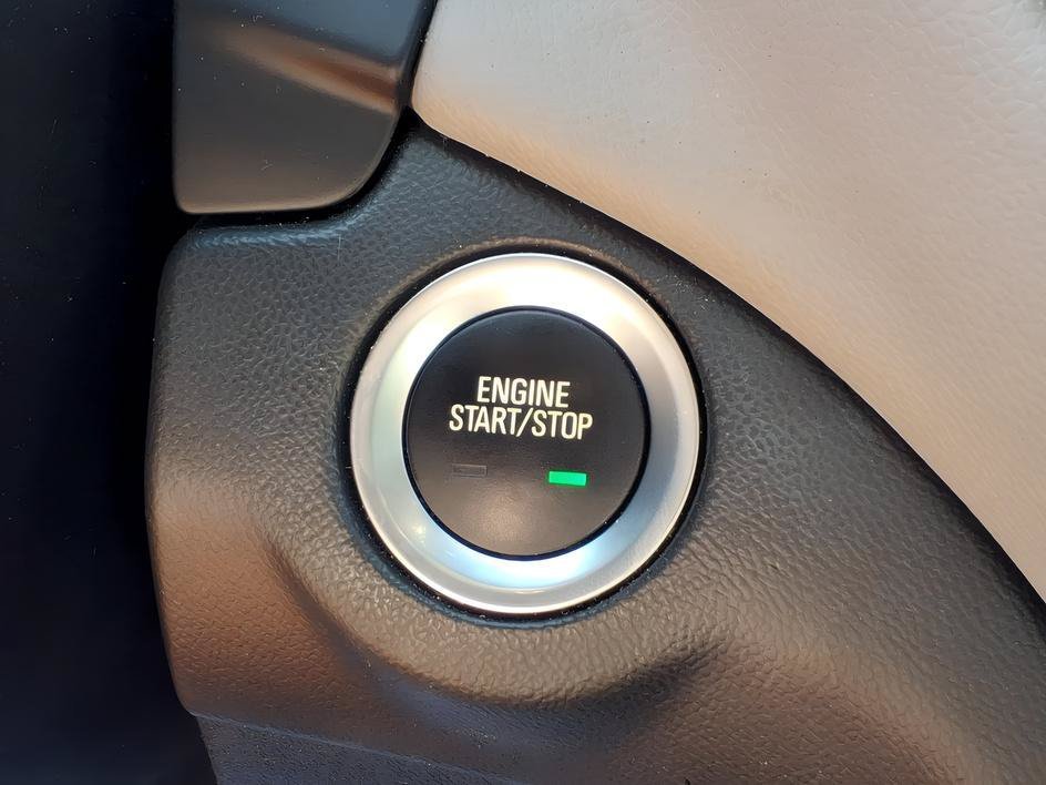 Used 2022 Silver Ice Metallic Chevrolet LT image 19
