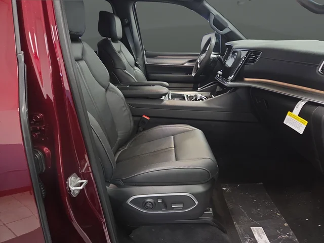 New 2026 Velvet Red Pearl-Coat Exterior Paint Jeep Limited Altitude image 37