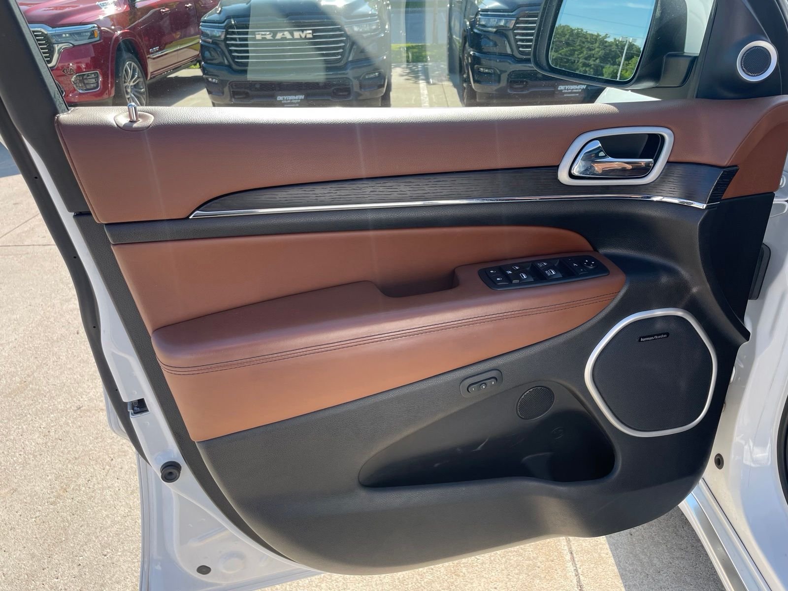 Used 2020 White Jeep Summit image 13