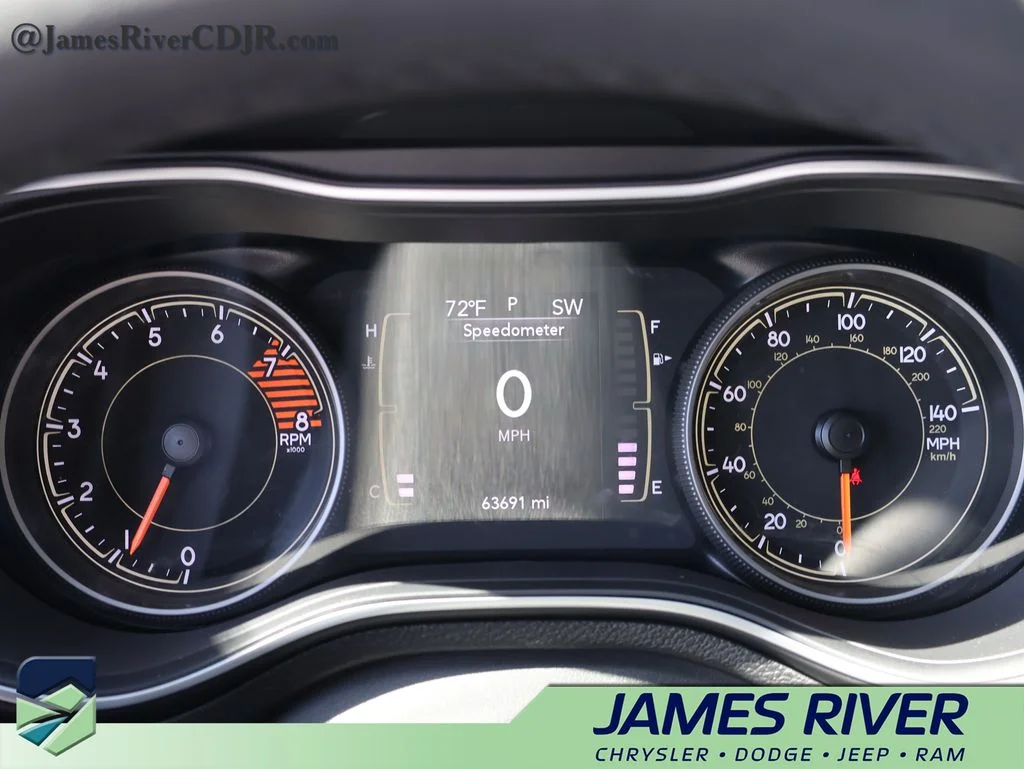 Used 2021 Silver Jeep Latitude Lux image 28