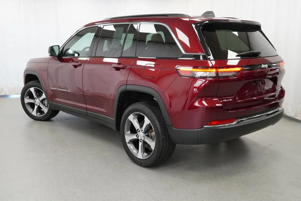 Used 2025 Red Jeep Limited image 27
