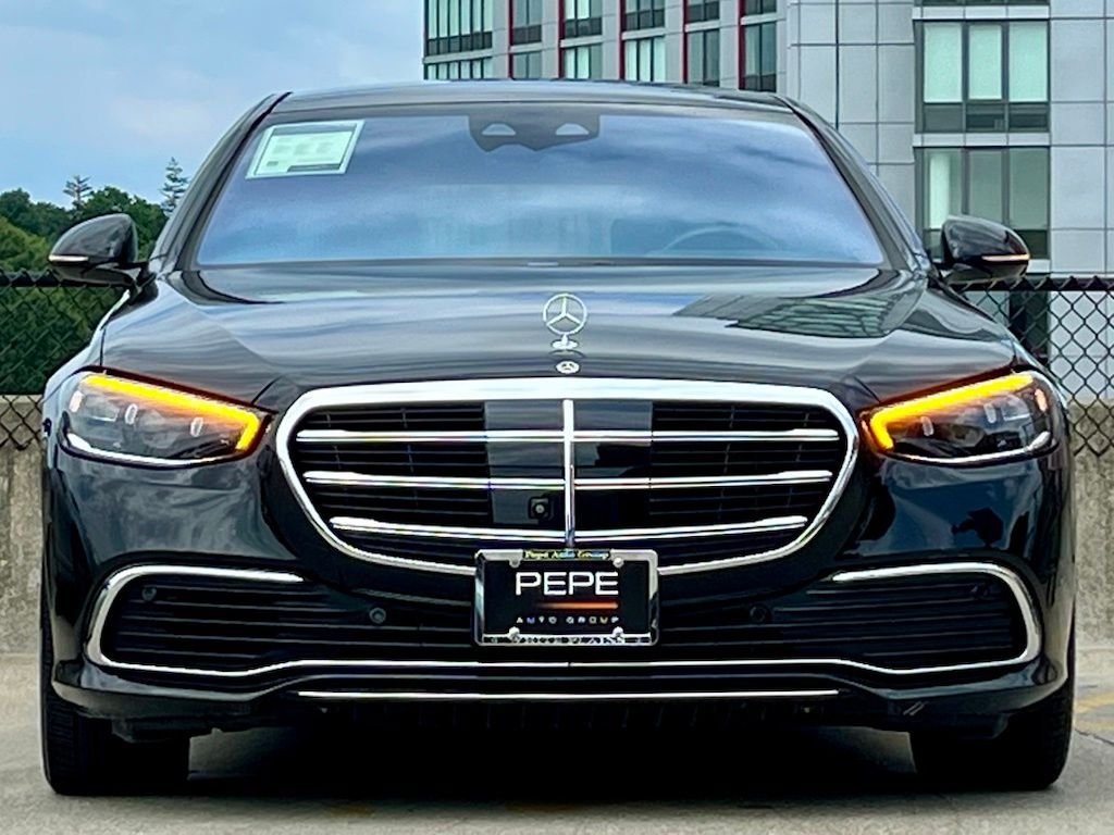 Certified Used 2023  Mercedes-Benz S 580 image 3
