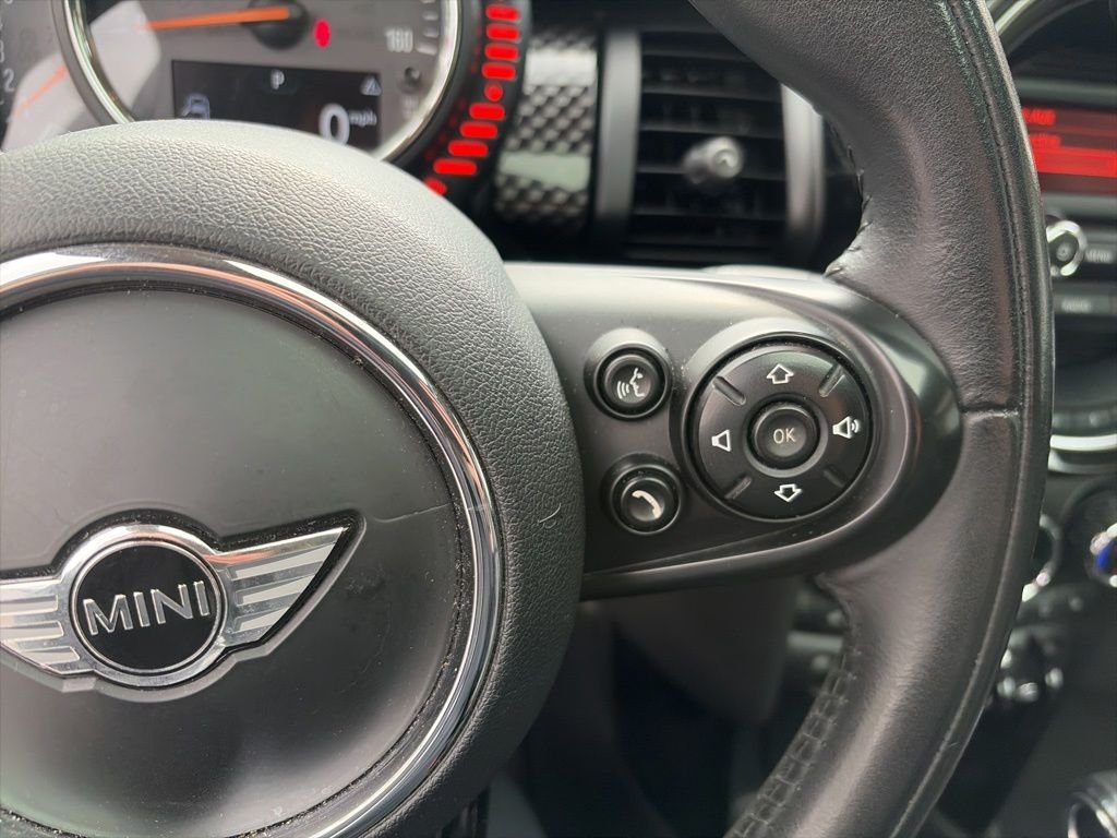 Used 2016 Blazing Red Metallic MINI Base image 18