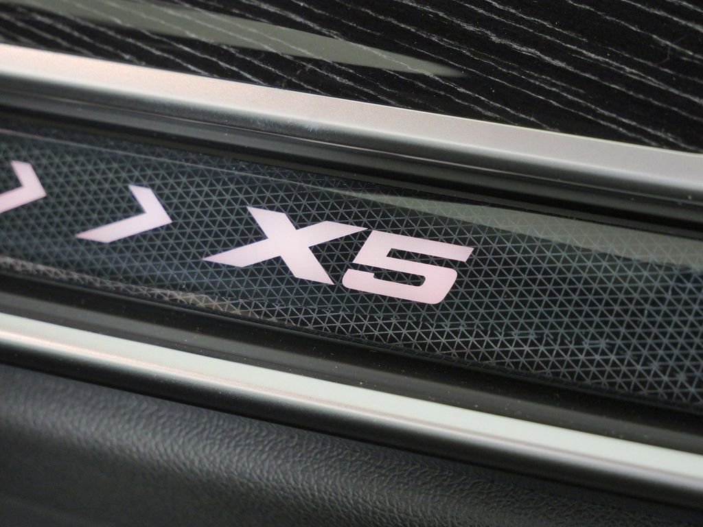 New 2026 Alpine White BMW xDrive40i image 24