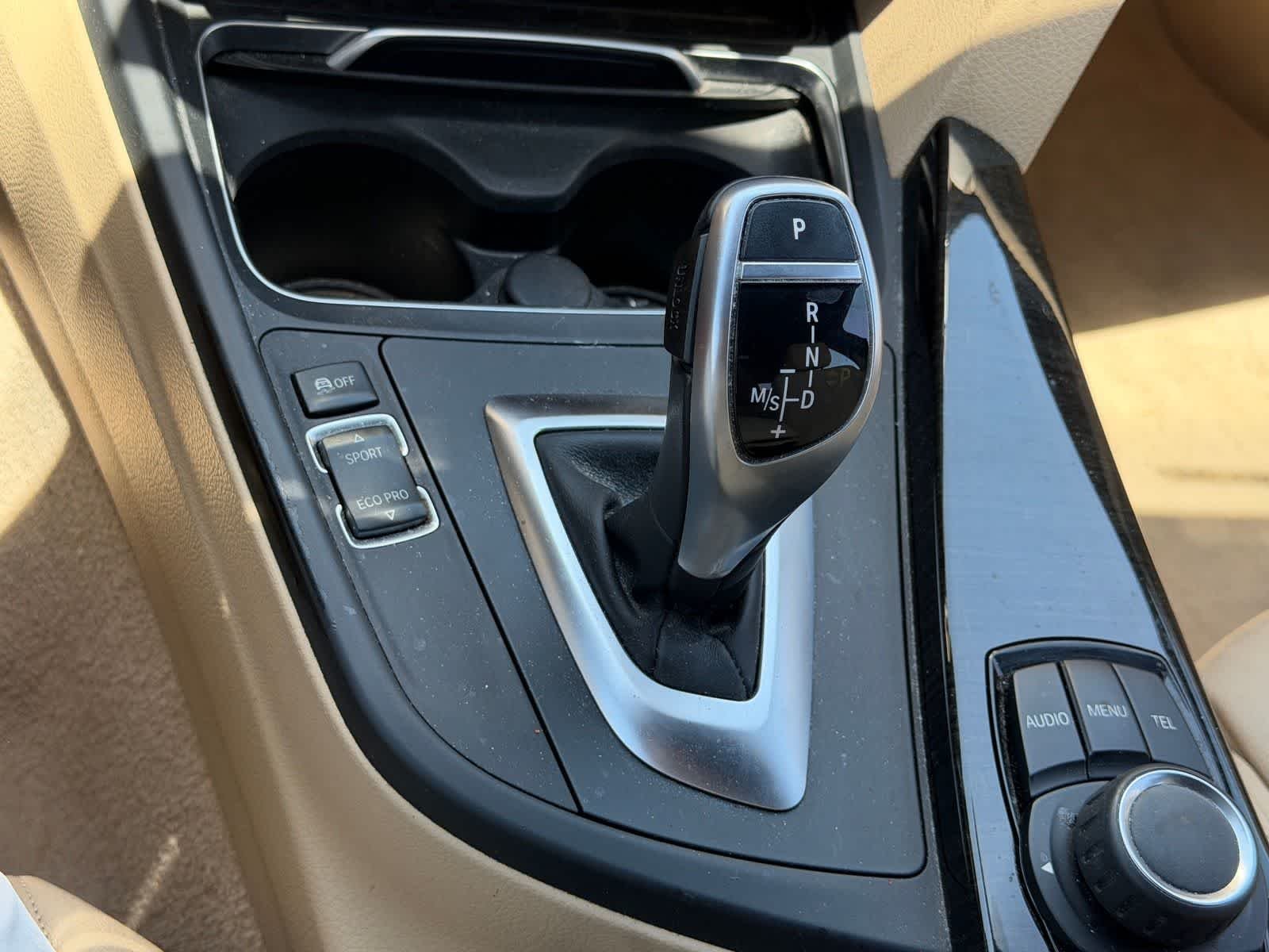 BMW 328i blanco de 2016 de segunda mano, imagen 15