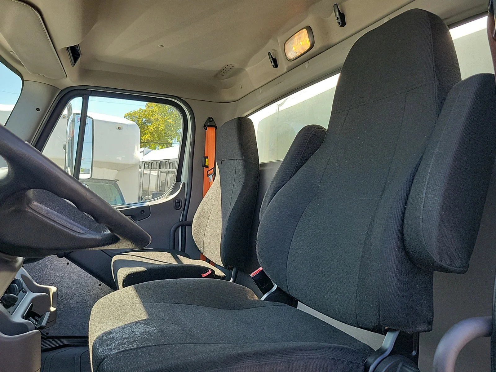 Used 2019 White Freightliner  image 23