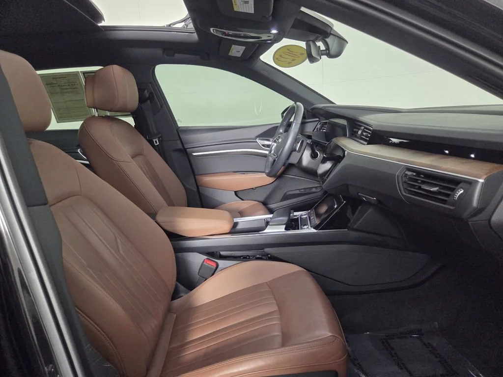 Used 2022 Brilliant Black Audi Premium image 31