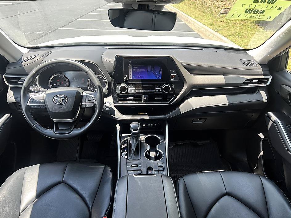 Used 2023 Pearl Toyota XLE image 18
