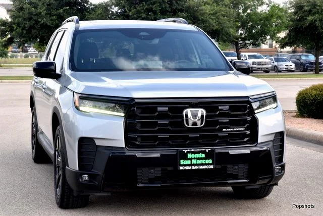 New 2026 Solar Silver Metallic Honda AWD Black Edition image 2