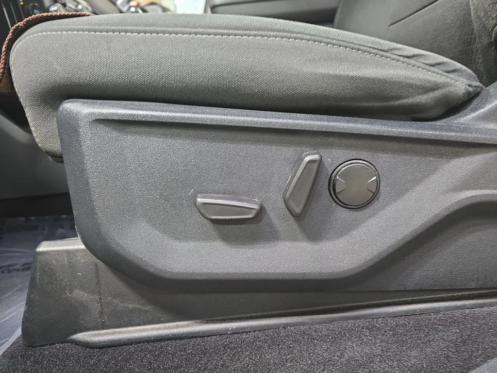 Used 2023 Avalanche Ford XLT image 30