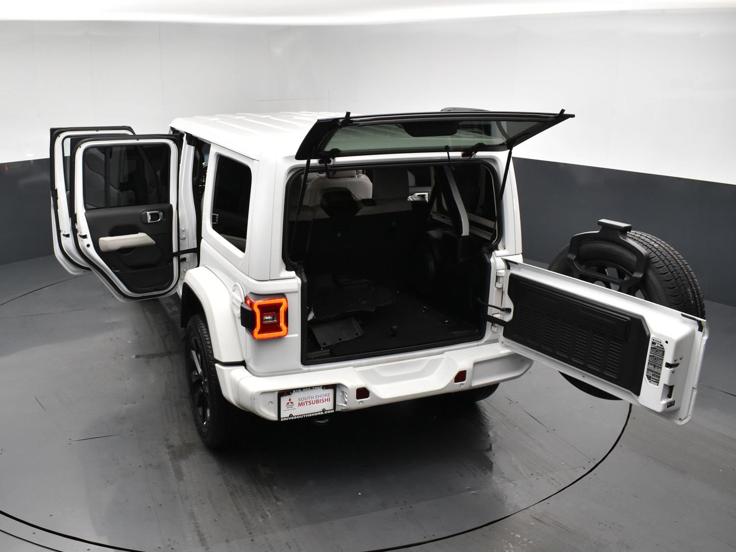 Used 2022 Bright White Clearcoat Jeep Unlimited High Altitude image 26